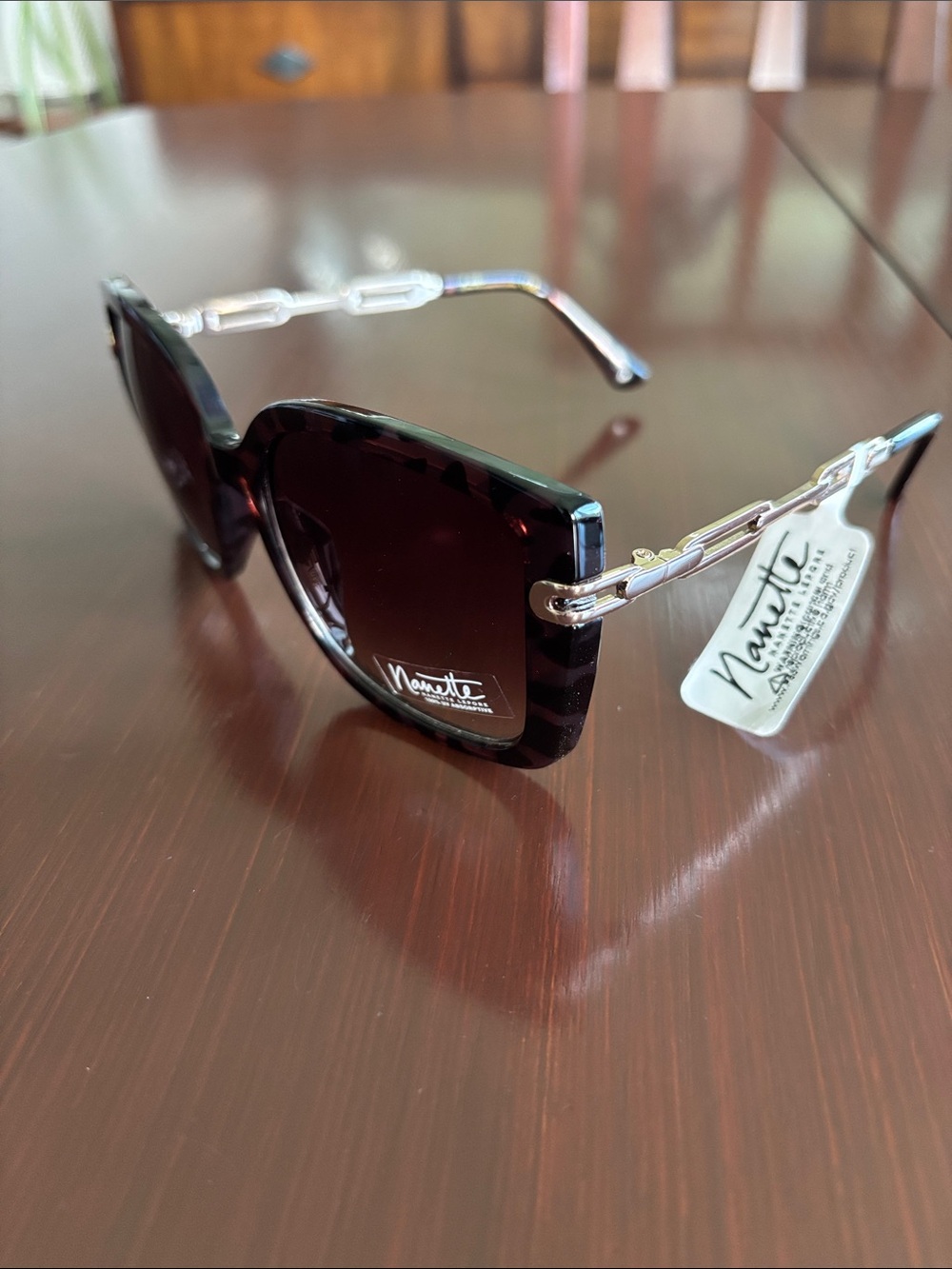Nanette Lepore 100% UV protection,cat eye tortoise frame,gold chain arm,CAT 3,